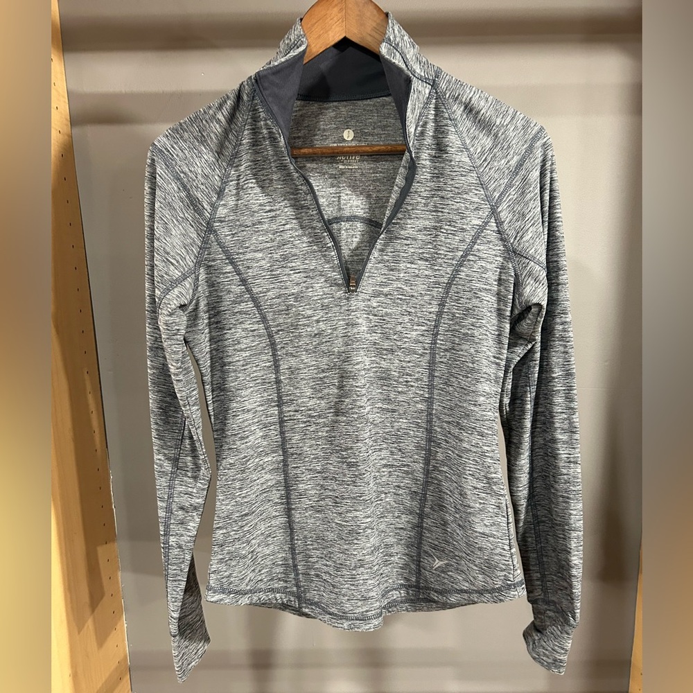 Old Navy Heather Gray Semifitted Pullover with thumb holes. Small